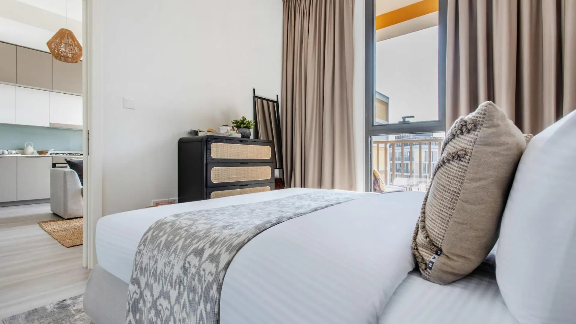Frank Porter - Noor 3 Midtown Dubai Apartment